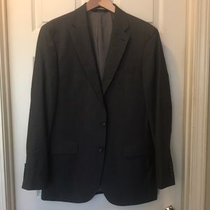 NWOT Mens sport coat in dark grey. Size 42 long. By Jos A Bank Italian material